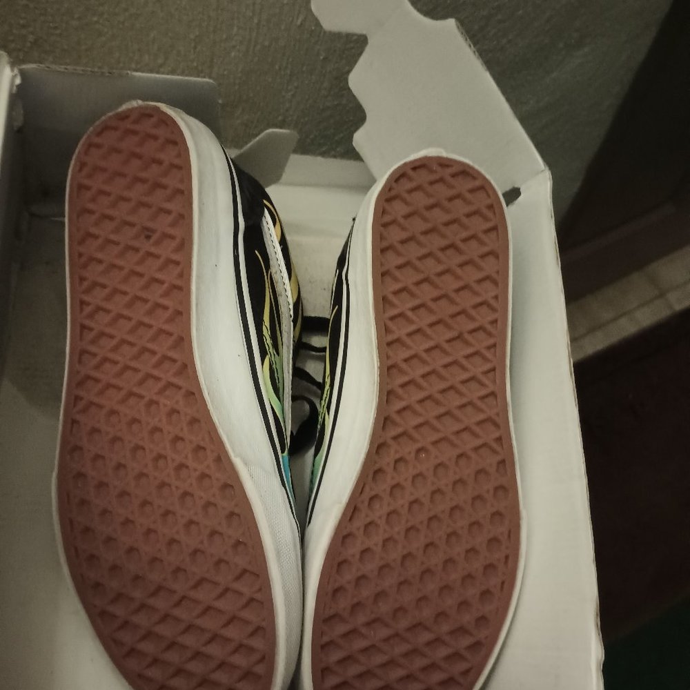Vans - Picture 4 of 5